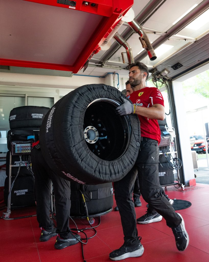 Si è conclusa venerdì, sul circuito privato di Fiorano, la due giorni di test Pirelli per Ferrari dedicata allo sviluppo delle nuove gomme wet e intermedie previste per la stagione 2026 di Formula 1.