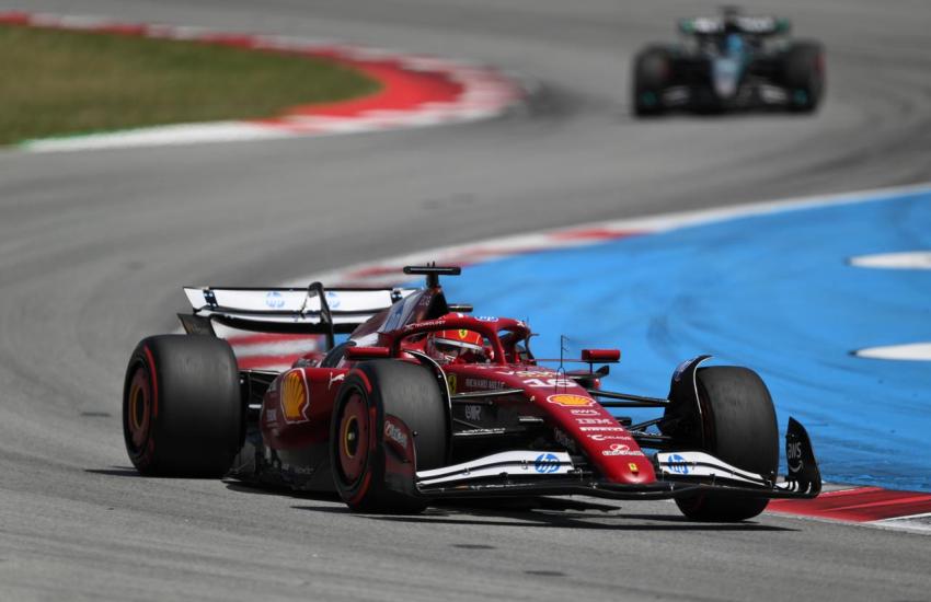 Dopo la ripartenza, abbiamo assistito ad una brutta Ferrari. Charles Leclerc ha superato Verstappen e si è preso la terza posizione. Eppure, il passo gara negli ultimi giri è stato davvero pessimo. Una situazione analoga si è verificata con Lewis Hamilton, che ha dovuto subire l'umiliazione di essere sopravanzato da una Sauber. Ma cos'è successo?
