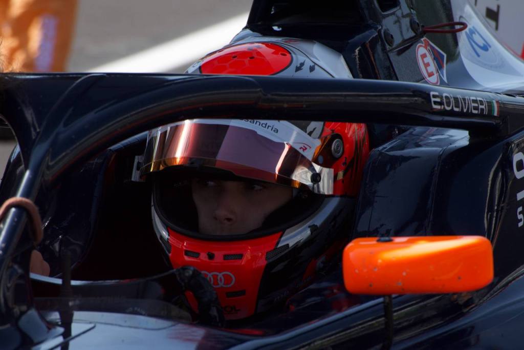 photo 5960771758074219080 y