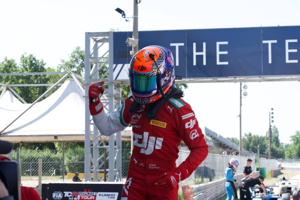 photo 5963023557887903658 y