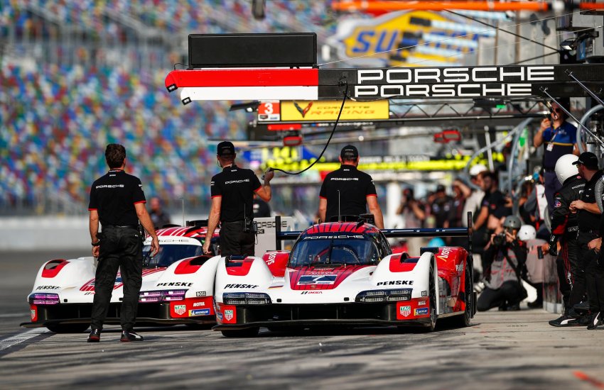 A pochi giorni dalla 24 Ore di Le Mans, Felipe Nasr, Nick Tandy e Laurens Vanthoor si preparano a inseguire un traguardo che li proietterebbe nella leggenda dell’endurance: conquistare la “Triple Crown” della disciplina – ovvero vincere nella stessa stagione la 24 Ore di Daytona, la 12 Ore di Sebring e la 24 Ore di Le Mans.