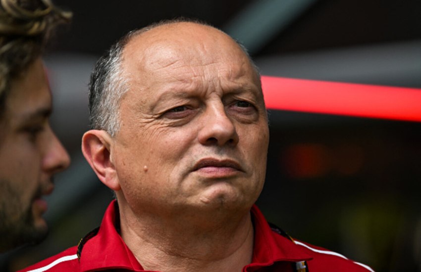 Il secondo posto nel Mondiale Costruttori rappresenta un segnale positivo per la Ferrari, ma di certo non un traguardo. Frederic Vasseur, team principal del Cavallino, lo ha sottolineato con chiarezza al termine dell’ultimo weekend di gara. Un bilancio che mescola sollievo e determinazione, senza perdere di vista l’obiettivo principale: tornare a vincere.