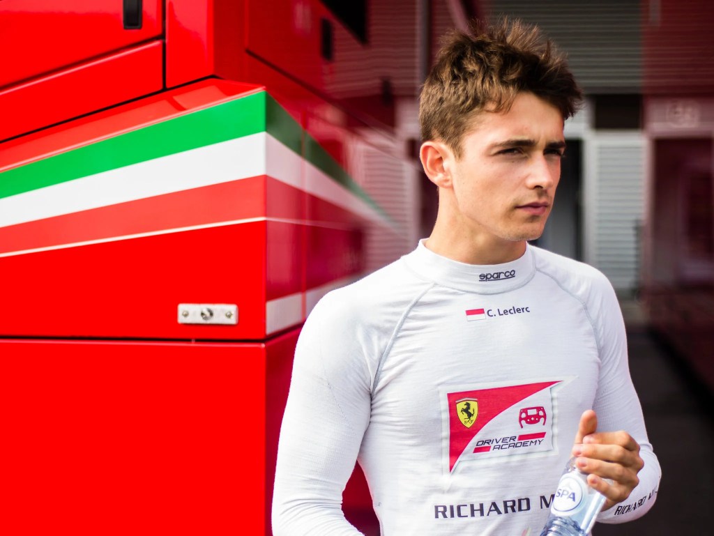 Allan McNish, tre volte vincitore della 24h di Le Mans, ha espresso il suo parere riguardo la prima metà di stagione dei due piloti Ferrari, mettendo in allerta Lewis Hamilton.