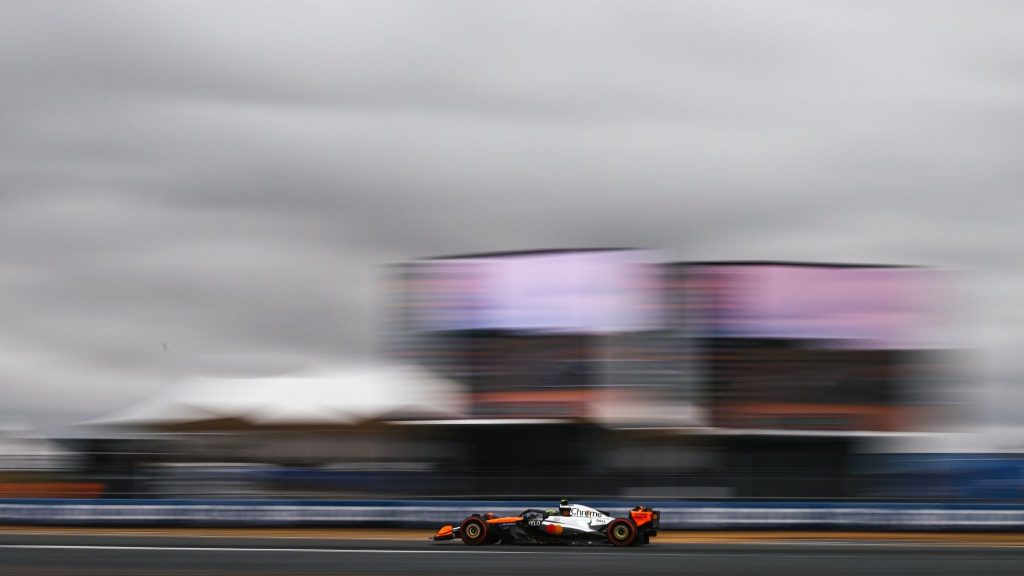 Il pilota inglese partirà dalla terza posizione in griglia domani a Silverstone. Secondo Lando Norris domani assisteremo a una gara molto divertente... 