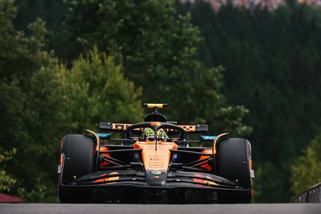 Lando Norris si prende la scena nel sabato del GP del Belgio, firmando una pole position che vale più di una semplice prima posizione. 
