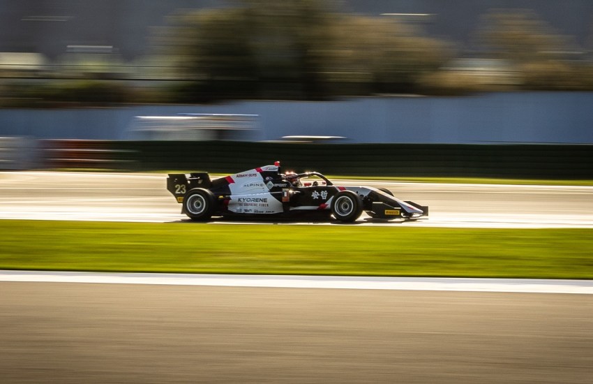 Al quarto round della FRECA il pole-man per Gara 2 è il francese Enzo Deligny su R-ace GP