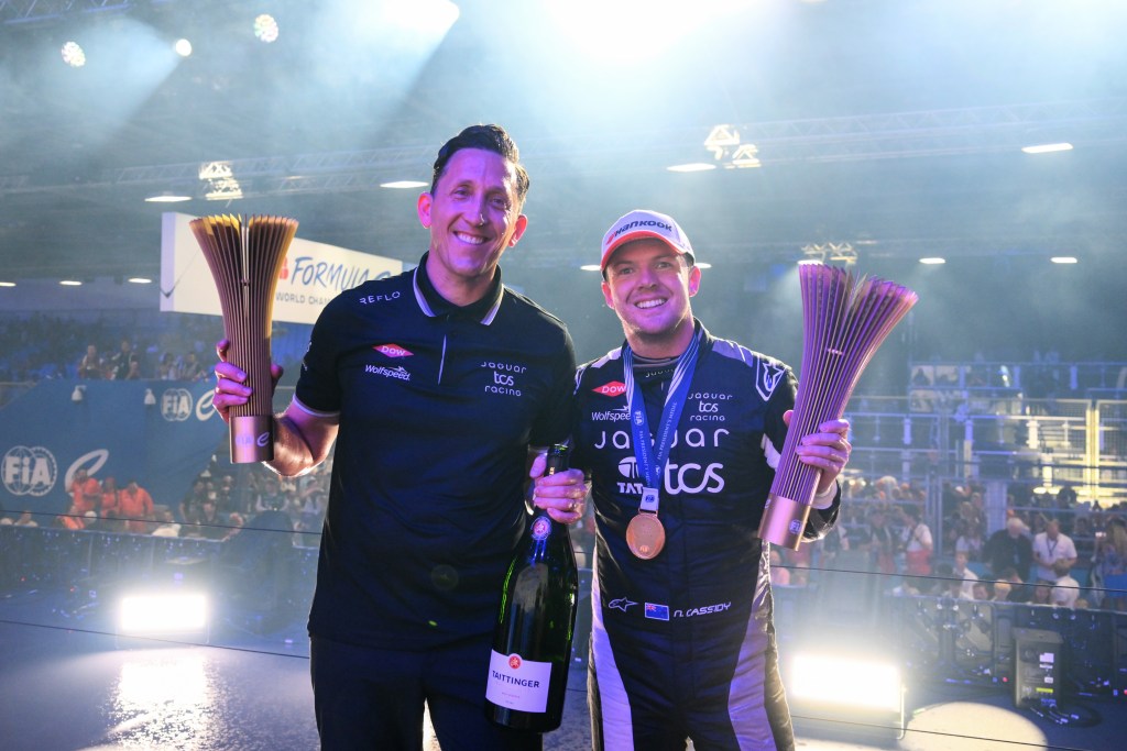 Peugeot ha ufficialmente confermato l’ingaggio di Nick Cassidy nella sua line-up Hypercar per la stagione 2026 del FIA World Endurance Championship (WEC).