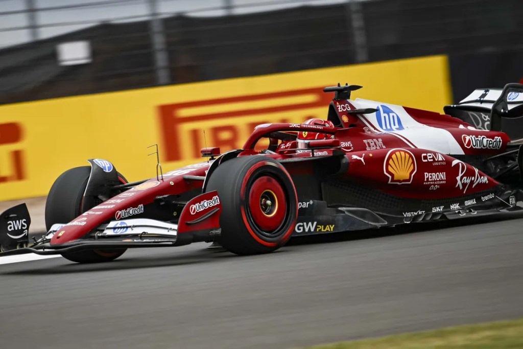 Alla vigilia del Gran Premio di Singapore, Frédéric Vasseur sottolinea quanto questa gara rappresenti una sfida unica per piloti e squadra. Tra il tracciato cittadino, le condizioni di gara notturne e la frequente presenza della Safety Car, ogni dettaglio diventa fondamentale per ottenere il massimo in pista.