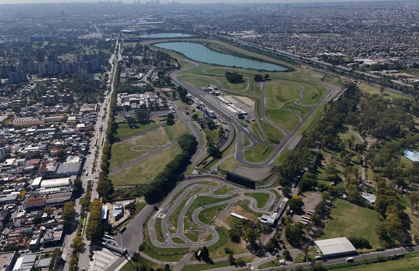 Il ruggito della Formula 1 potrebbe presto riecheggiare di nuovo tra le curve del leggendario Autódromo Óscar y Juan Gálvez di Buenos Aires.