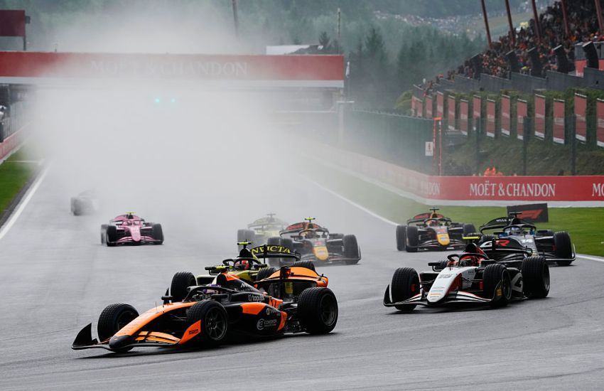 Il weekend della Formula 2 a Spa-Francorchamps ha visto un nuovo episodio regolamentare coinvolgere il pilota Alex Dunne del team Rodin Motorsport.