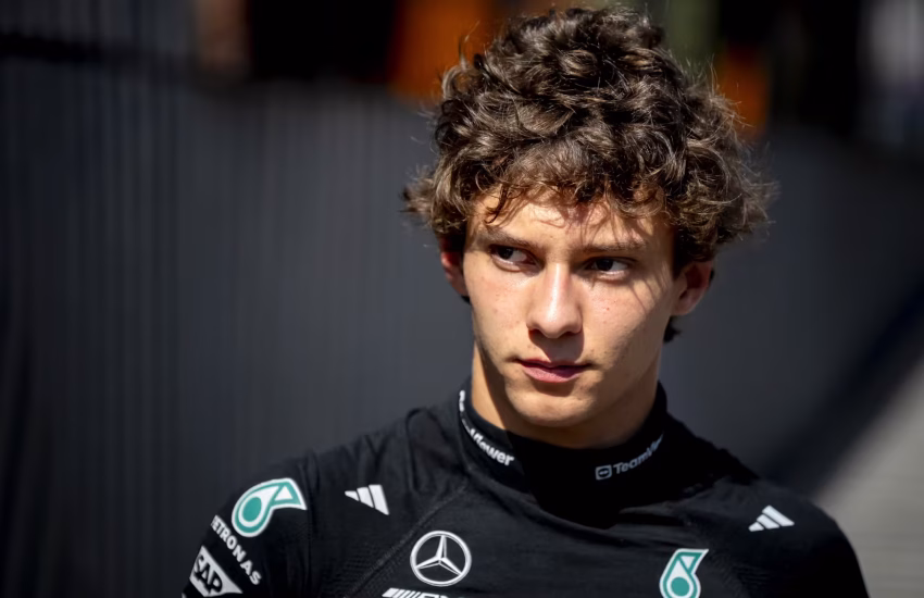 Dopo un avvio di stagione difficile e una serie di gare sottotono in Europa, Kimi Antonelli trova finalmente fiducia al Gran Premio dell’Azerbaijan, dove chiude quarto. Ora l’obiettivo del giovane pilota Mercedes è trasformare questo risultato in una continuità di prestazioni solide fino alla fine della stagione.