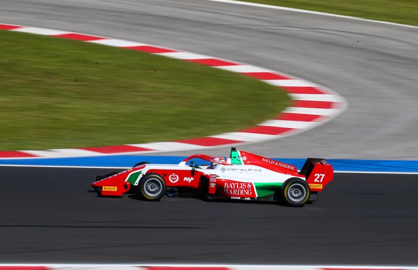 Freddie Slater vince Gara 1 del Formula Regional European Championship al Paul Ricard davanti a Matteo De Palo e Kato.
