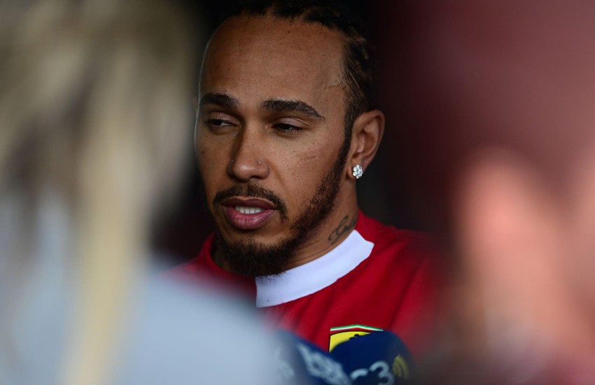 David Coulthard ha ammesso di aver fatto fatica a guardare Lewis Hamilton in queste condizioni: il pilota inglese, infatti, sta vivendo un avvio di stagione con la Ferrari ben lontano dalle aspettative.