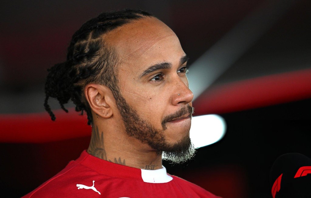 Lewis Hamilton ha intrapreso un cambiamento tecnico significativo per cercare di adattarsi meglio alla sua nuova avventura in Ferrari, e ora arriva anche la conferma ufficiale dal team: il sette volte campione del mondo continuerà a seguire il set-up di Charles Leclerc.