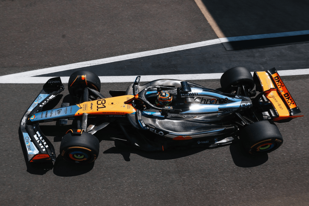 Oscar Piastri si è mostrato sorpreso al termine del venerdì di prove libere a Silverstone.
