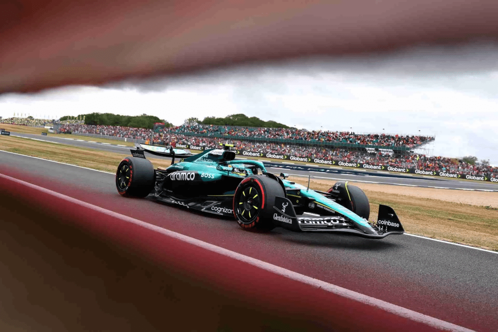 Tensione in casa Aston Martin dopo il GP di Silverstone: Alonso critica duramente il team per le scelte strategiche ed il paragone con Stroll.