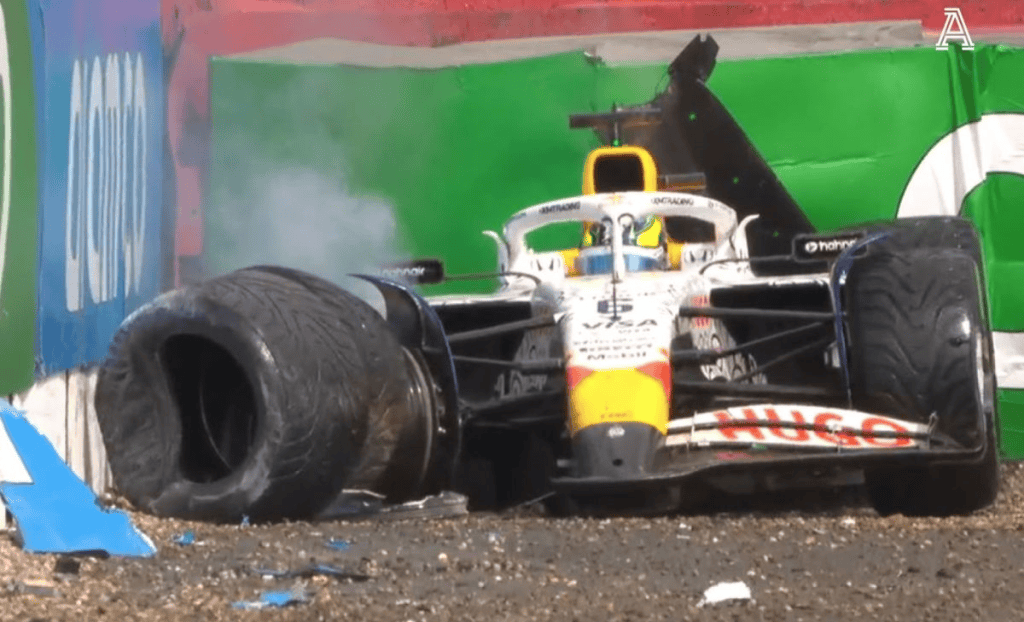 Isack Hadjar è stato costretto ad abbandonare il GP di Gran Bretagna dopo aver tamponato Kimi Antonelli. Un incidente che ha compromesso anche la gara dell'italiano, che si è ritirato.