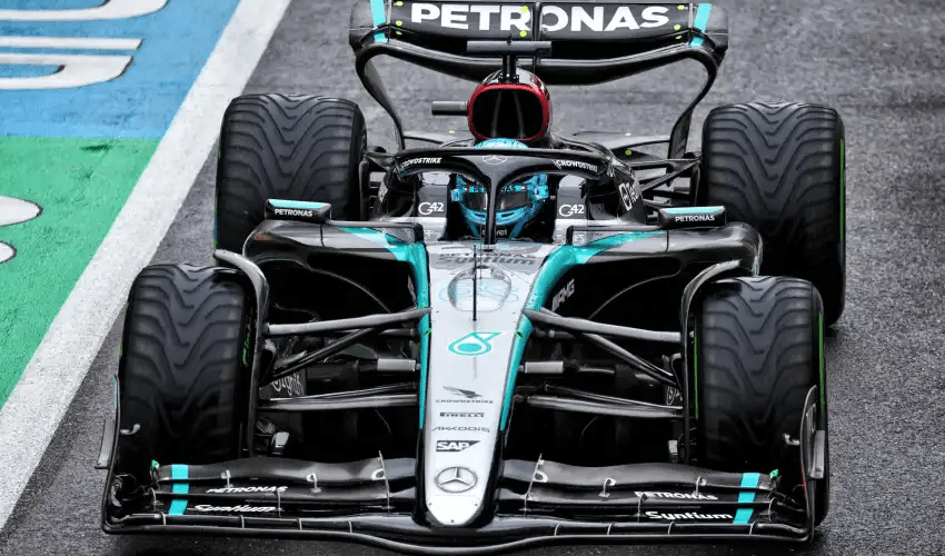 A Silverstone il meteo "British" si è preso la scena; nonostante l'acquazzone tutti i team hanno evitato di montare le full wet, ed ora è polemica.