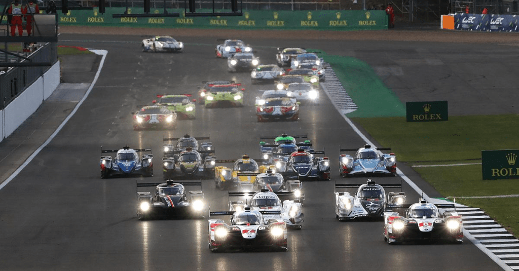 Dopo anni di attesa e discussioni, il FIA WEC potrebbe finalmente tornare nel Regno Unito. Le trattative per riportare il Mondiale Endurance a Silverstone sarebbero infatti alle battute finali, con l'obiettivo di inserire il leggendario circuito britannico nel calendario della stagione 2027.