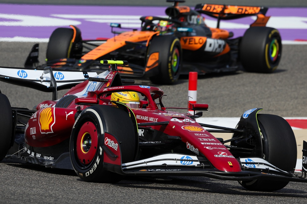 D’Ambrosio analizza l’importanza di adattare la SF-25 alle esigenze dei piloti per massimizzare il potenziale, con le differenze tra Leclerc e Hamilton.