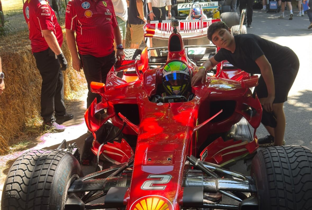 Felipe Massa torna sulla F2008 a Goodwood e rilancia la battaglia legale per il titolo perso a favore di Hamilton.