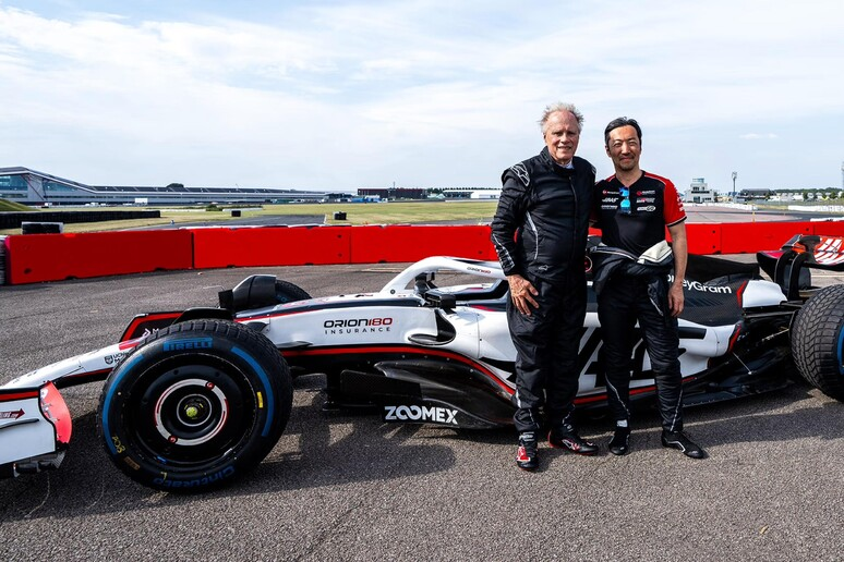 Il team Haas sta attraversando la sua decima stagione in Formula 1 tra difficoltà e segnali di rinnovata fiducia.