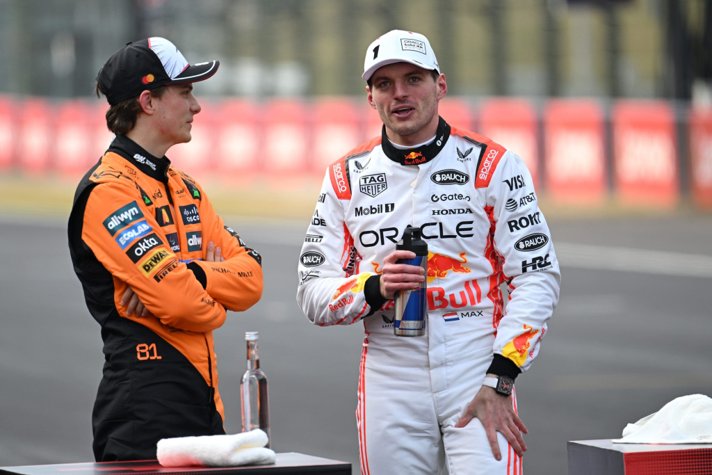 Helmut Marko, consulente austriaco della Red Bull, si rifiuta di escludere Max Verstappen dai pretendenti al titolo mondiale 2025, nonostante la terza posizione in classifica e i risultati recenti al di sotto delle aspettative.