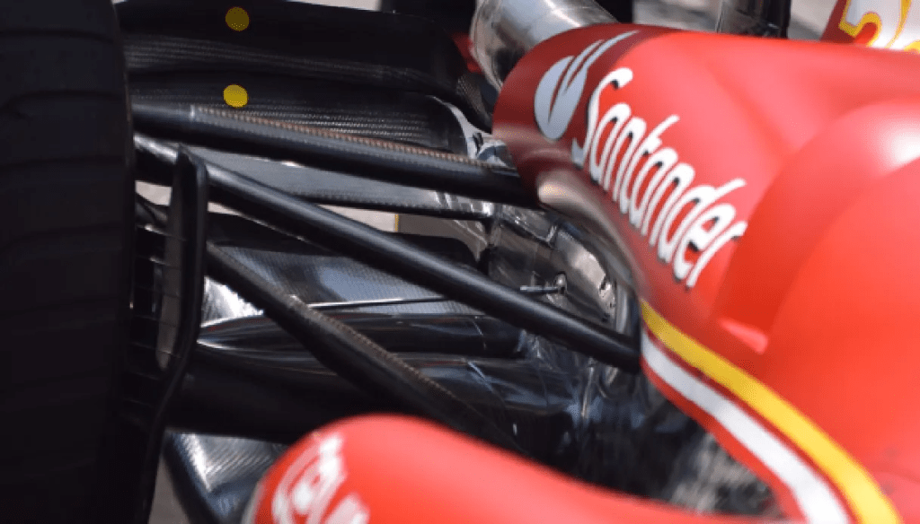 La Ferrari si aggrappa alla nuova sospensione, ma Turrini avverte: ‘Così non si va da nessuna parte’. Il Cavallino arranca tra dubbi e incertezze.