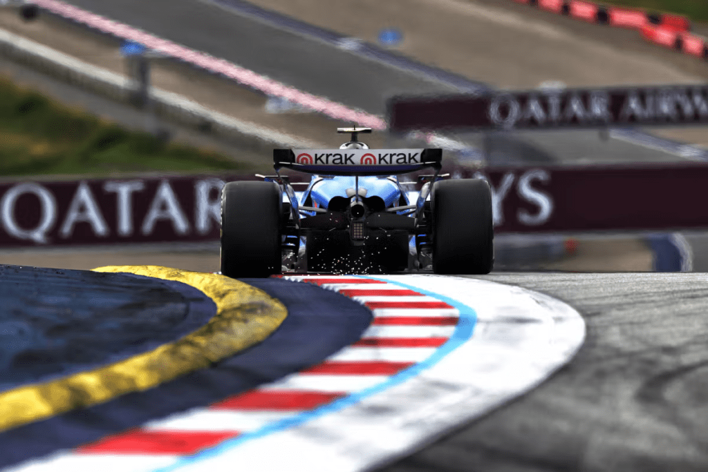 In vista del Gran Premio di Gran Bretagna la Williams si trova a dover fare i conti con delle questioni da risolvere sul motore Mercedes, che da diverse gare ha recato problemi ad Albon e Sainz. Sembra difficile trovare una soluzione, ma nel frattempo gli avversari si avvicinano: attesi nuovi aggiornamenti sulla FW47?