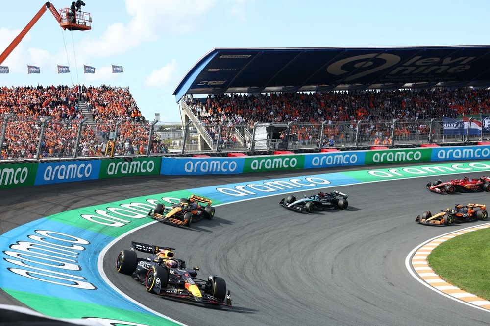 Le piogge torrenziali che si sono abbattute su Zandvoort nelle ultime ore hanno causato gravi disagi al territorio, con allagamenti diffusi nel centro abitato e danni significativi anche al circuito che tra cinque settimane ospiterà il Gran Premio dei Paesi Bassi di Formula 1.