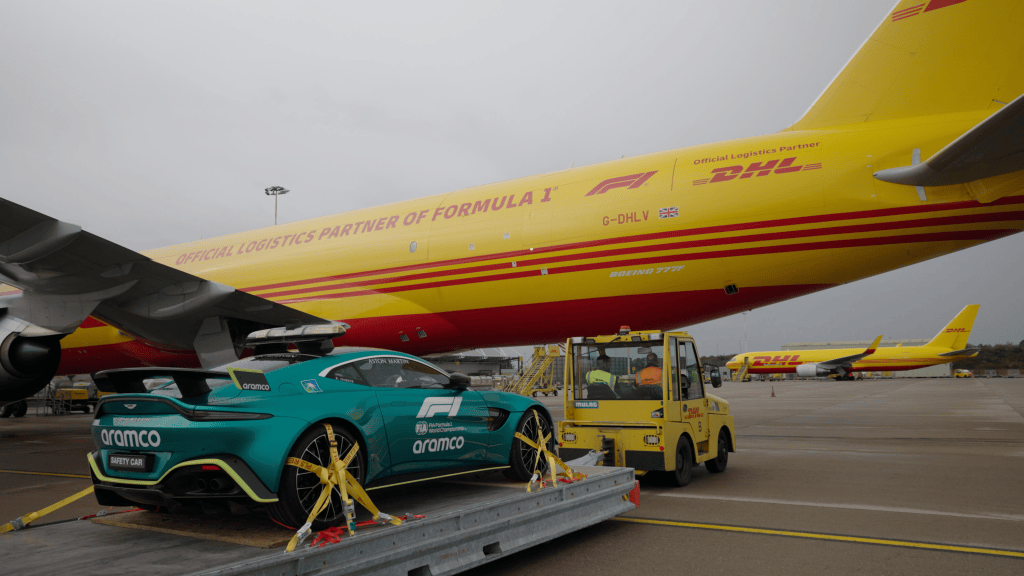 La Formula 1, F1, è in piena corsa per il raggiungimento degli obiettivi prefissati sulla riduzione delle emissioni di carbonio entro la stagione 2030, come dimostrato dalle recenti pubblicazioni dei resoconti.