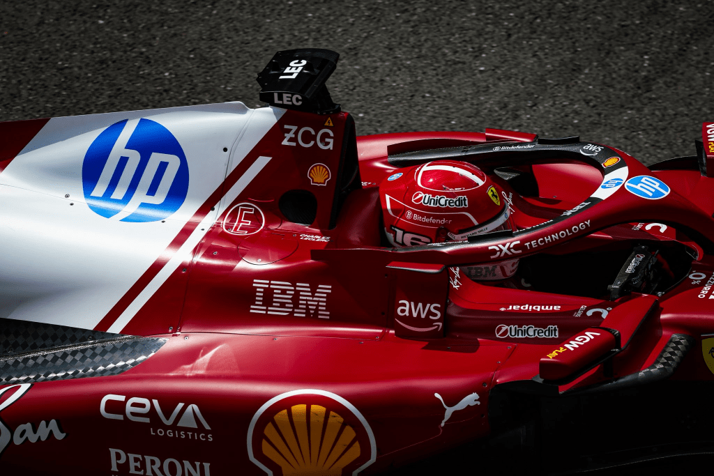 Leclerc è rimasto deluso dal risultato ottenuto nella Sprint Qualifying di questo venerdì pomeriggio. Il monegasco ha parlato di una Ferrari più prevedibile con la nuova sospensione posteriore, ma il distacco da Piastri è stato comunque abissale.