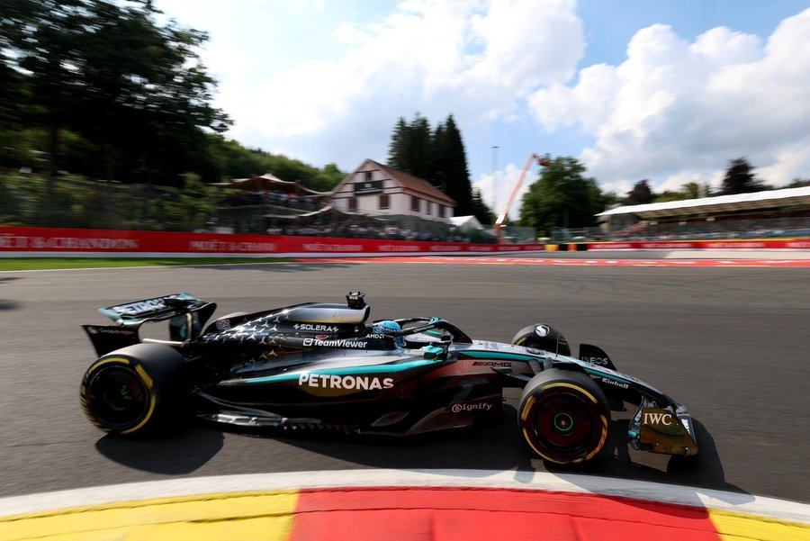 In una giornata no per Mercedes, Russell ha riferito ai media dei suoi problemi di feeling con la W16 dopo l'eliminazione nella seconda parte delle qualifiche Sprint, oltre ad un possibile danno dovuto alla ghiaia in pista.