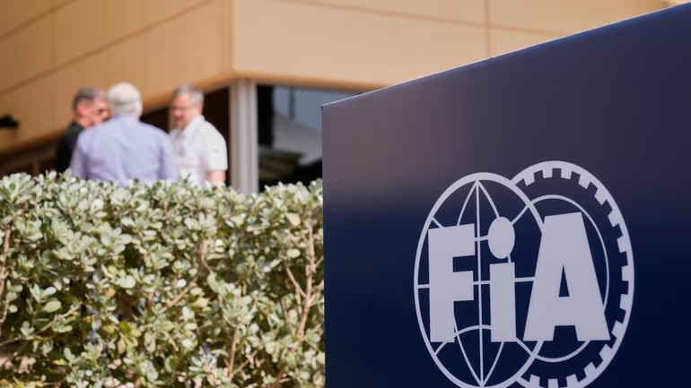 Lo scenario delle elezioni per la presidenza della FIA si arricchisce di un nuovo, importante colpo di scena: Tim Mayer, ex commissario di gara con oltre 15 anni di esperienza in Formula 1, ha ufficializzato la sua candidatura per sostituire Mohammed Ben Sulayem alla guida dell'organo di governo mondiale del motorsport.