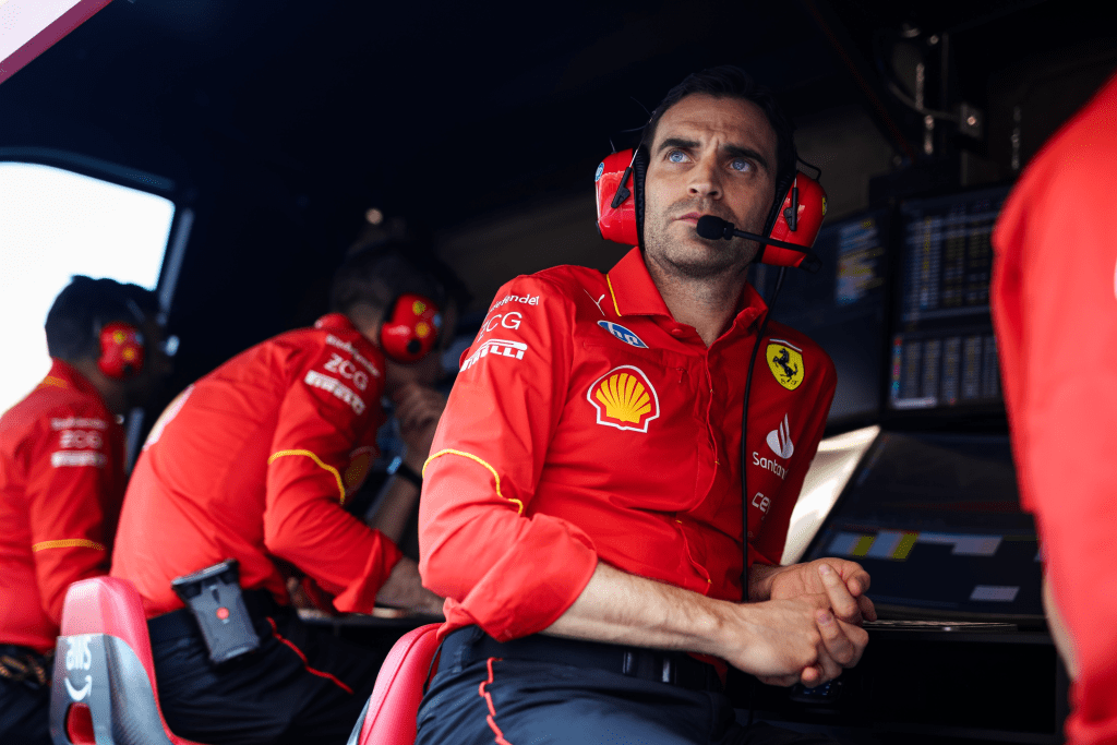 D’Ambrosio racconta la Ferrari, dove pressione e orgoglio si respirano a Maranello e il lavoro di squadra è alimentato da grande determinazione.