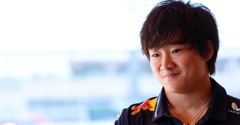 Yuki Tsunoda ha parlato del confronto di prestazioni con il suo compagno di squadra Verstappen, sottolineando le differenze tra le due RB21.