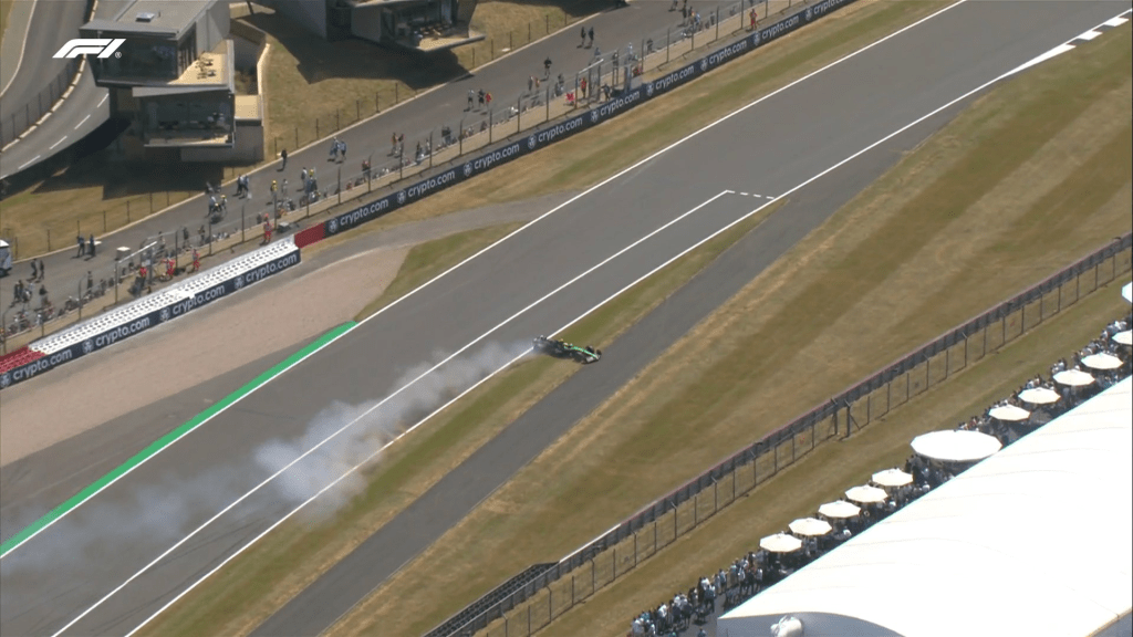 Lewis Hamilton chiude in testa le FP1 del Gran Premio di Gran Bretagna a Silverstone fermando il cronometro in 1:26.892. Alle sue spalle le due McLaren, con Norris davanti a Piastri.