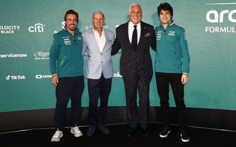 Fernando Alonso, Lawrence Stroll, Adrian Newey e Lance Stroll.