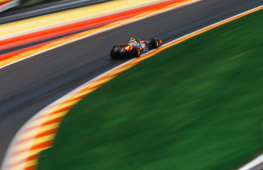 Il Gran Premio del Belgio 2025 ha lasciato dietro di sé una lunga scia di discussioni, non tanto per la vittoria di Oscar Piastri - meritata e costruita con solidità - quanto per la prestazione di Lando Norris, che ha concluso secondo a poco più di tre secondi dal compagno di squadra.