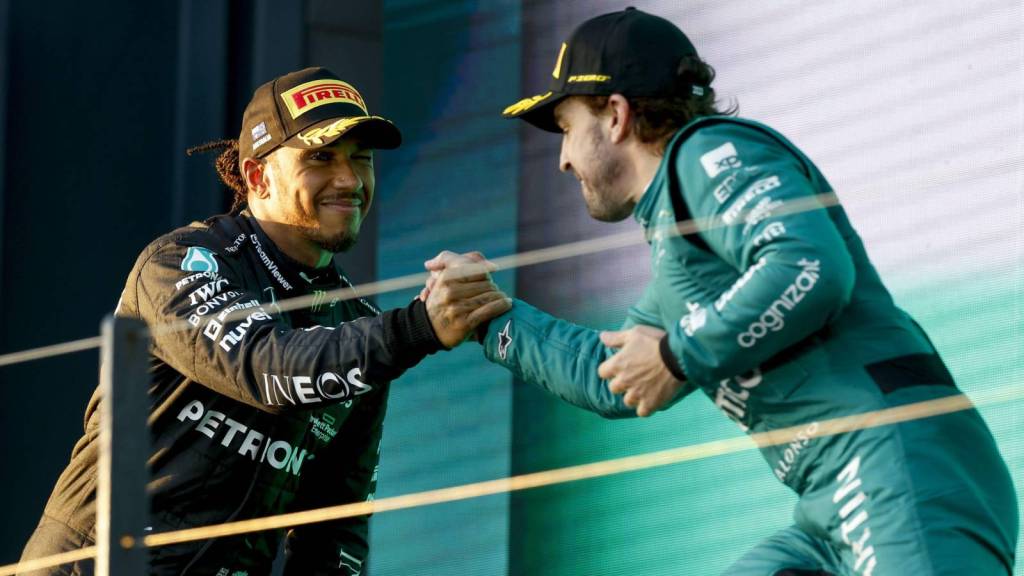 lewis hamilton fernando alonso handshake australia 2023 planetf1