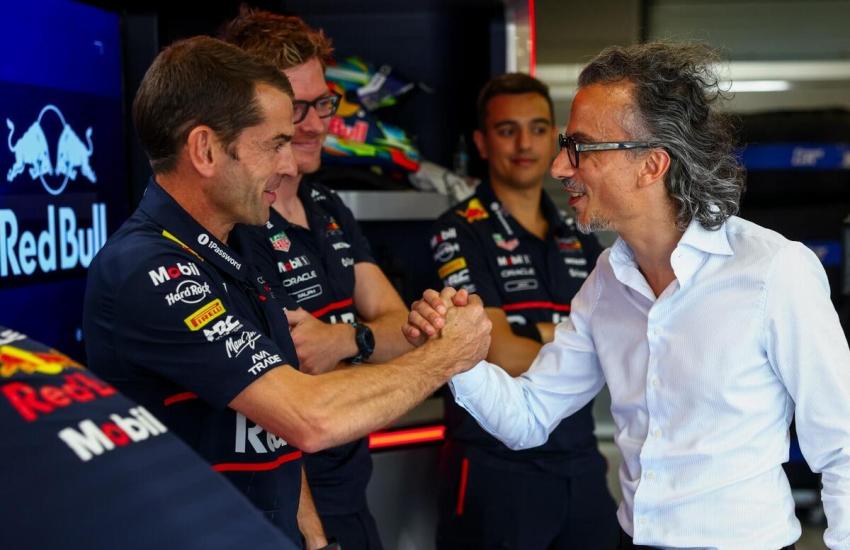 Il nuovo team principal della Red Bull, Laurent Mekies, si trova subito di fronte a una sfida enorme: assicurarsi il futuro di Max Verstappen.