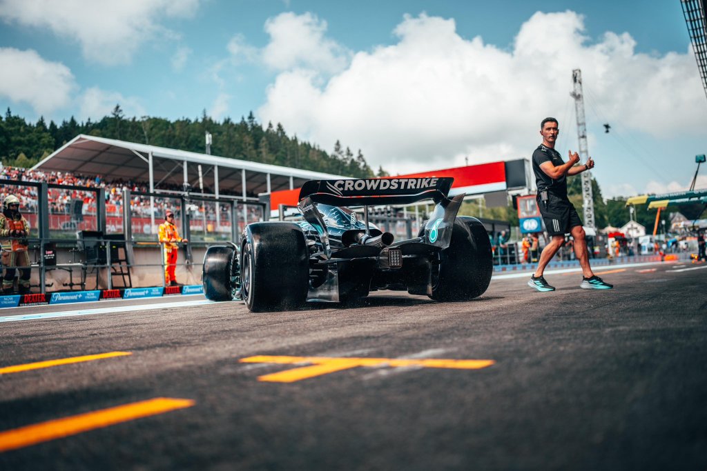 Il venerdì di Spa-Francorchamps si accende non solo in pista, ma anche nei box: tre piloti sono stati convocati dai commissari di gara per episodi verificatisi durante le qualifiche sprint del Gran Premio del Belgio 2025. - George Russell Mercedes GP Belgio 2025