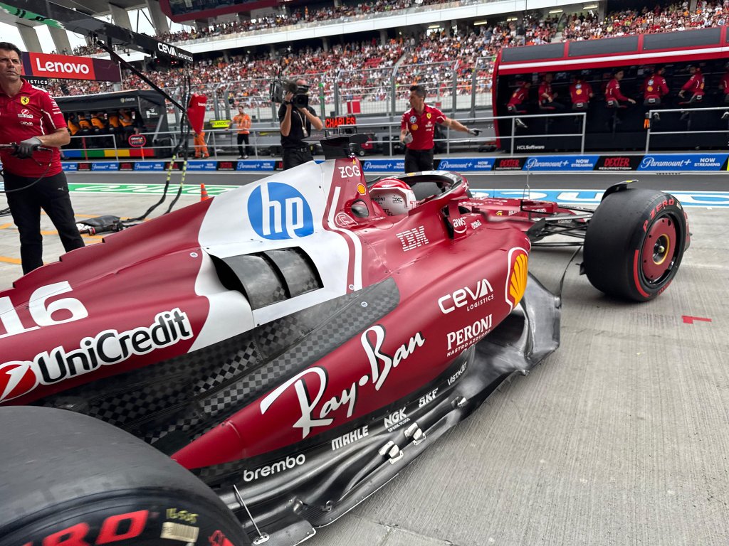 Ferrari spreca la pole di Leclerc, calo di prestazioni e problemi tecnici nel finale aprono la strada alla McLaren. Le parole di Vasseur...