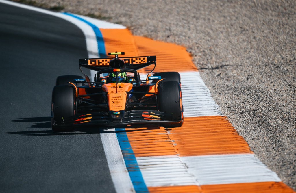 Al termine delle qualifiche del GP d'Olanda è Oscar Piastri il più veloce. Il leader del mondiale scatterà dalla Pole Position dopo aver registrato il record della pista di Zandvoort, secondo Norris e terzo Verstappen.