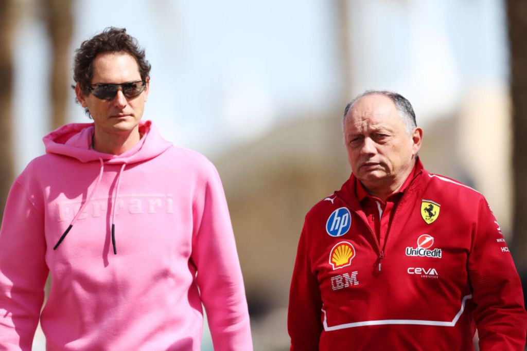 Bernie Ecclestone non usa mezzi termini quando si tratta di giudicare la gestione della Ferrari. L’ex patron della Formula 1, oggi 95enne, ha infatti puntato il dito contro Frederic Vasseur, definendolo “troppo debole” per ricoprire il ruolo di team principal della Scuderia di Maranello.