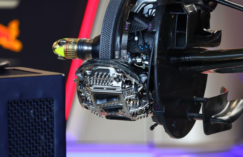 Brembo, fornitore ufficiale degli impianti, anticipa sviluppi “estremi” destinati a cambiare il modo di frenare in Formula 1.