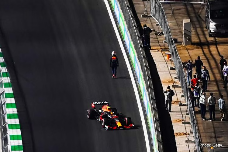 Max Verstappen è spesso descritto come un talento naturale, capace di spingere una monoposto al limite con una facilità disarmante.