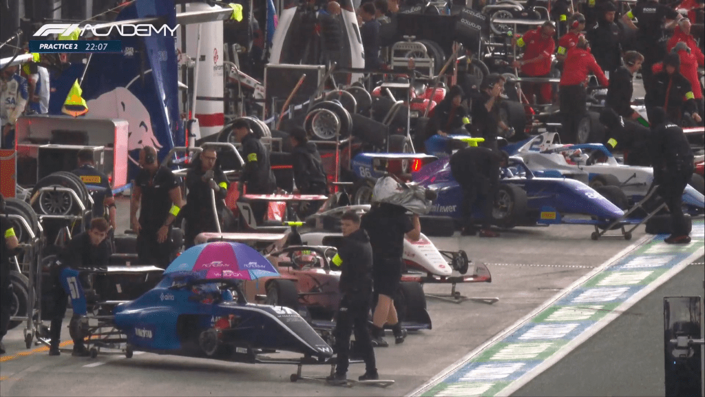 Chloe Chambers termina davanti a tutti in una seconda sessione di prove libere di F1 Academy a Zandvoort condizionata dalla pioggia nel finale. Alle sue spalle Weug e Pin.