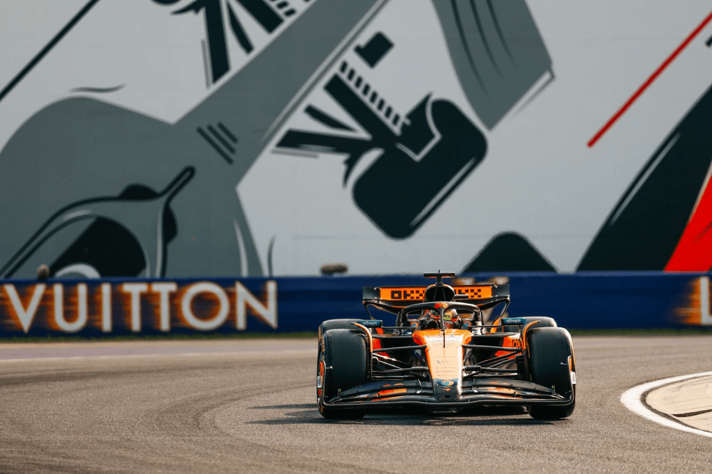 Oscar Piastri ha chiuso il venerdì ungherese al secondo posto alle spalle del suo compagno di squadra Lando Norris.
