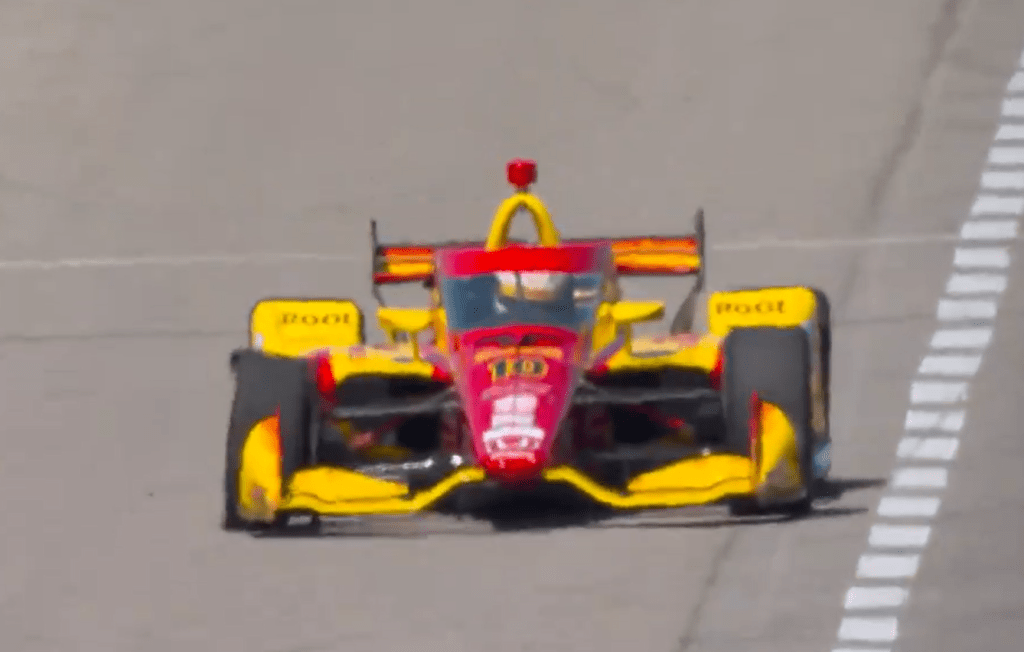 Josef Newgarden vince l'ultima gara della stagione dell'IndyCar a Nashville. Seguono Palou e Simpson. O'Ward e Malukas out. Gara ricca di emozioni e colpi di scena.